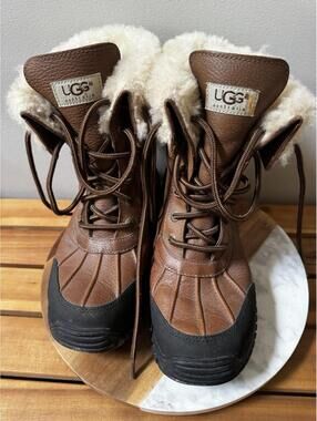 UGG Adirondack II Australia Women's Snow Leather Boots Brown Size: 8